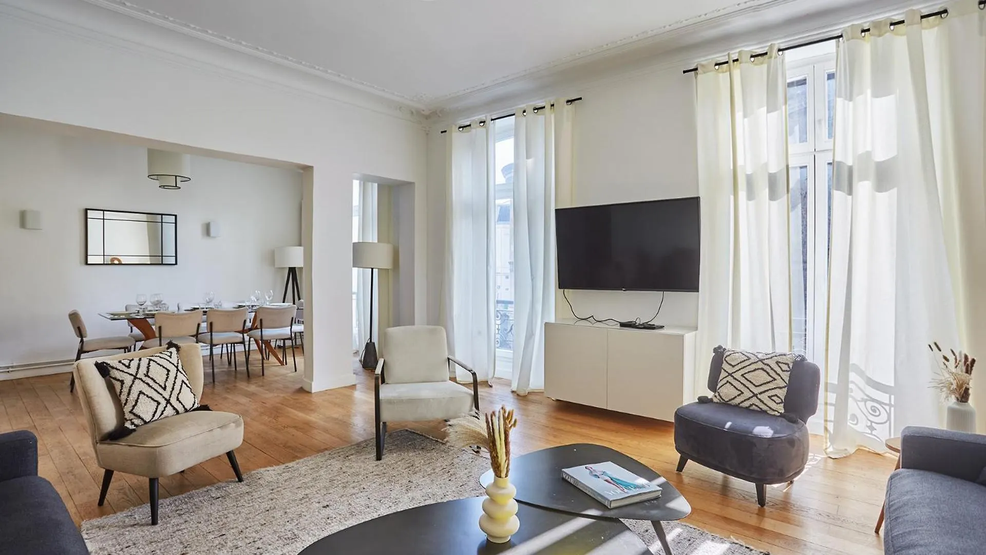Apartment Center Of Paris Montmartre By Studio Prestige