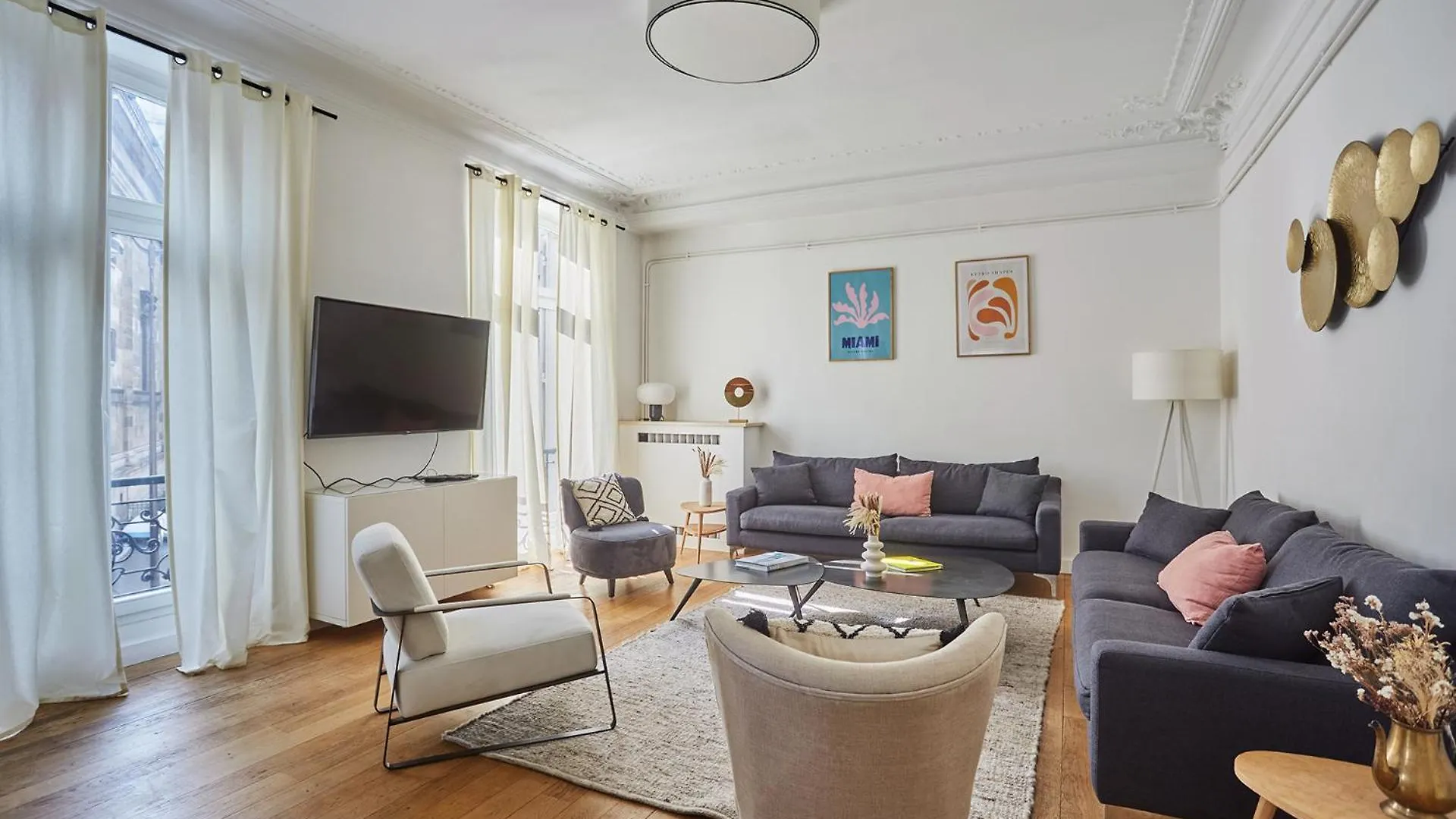 Apartment Center Of Paris Montmartre By Studio Prestige France