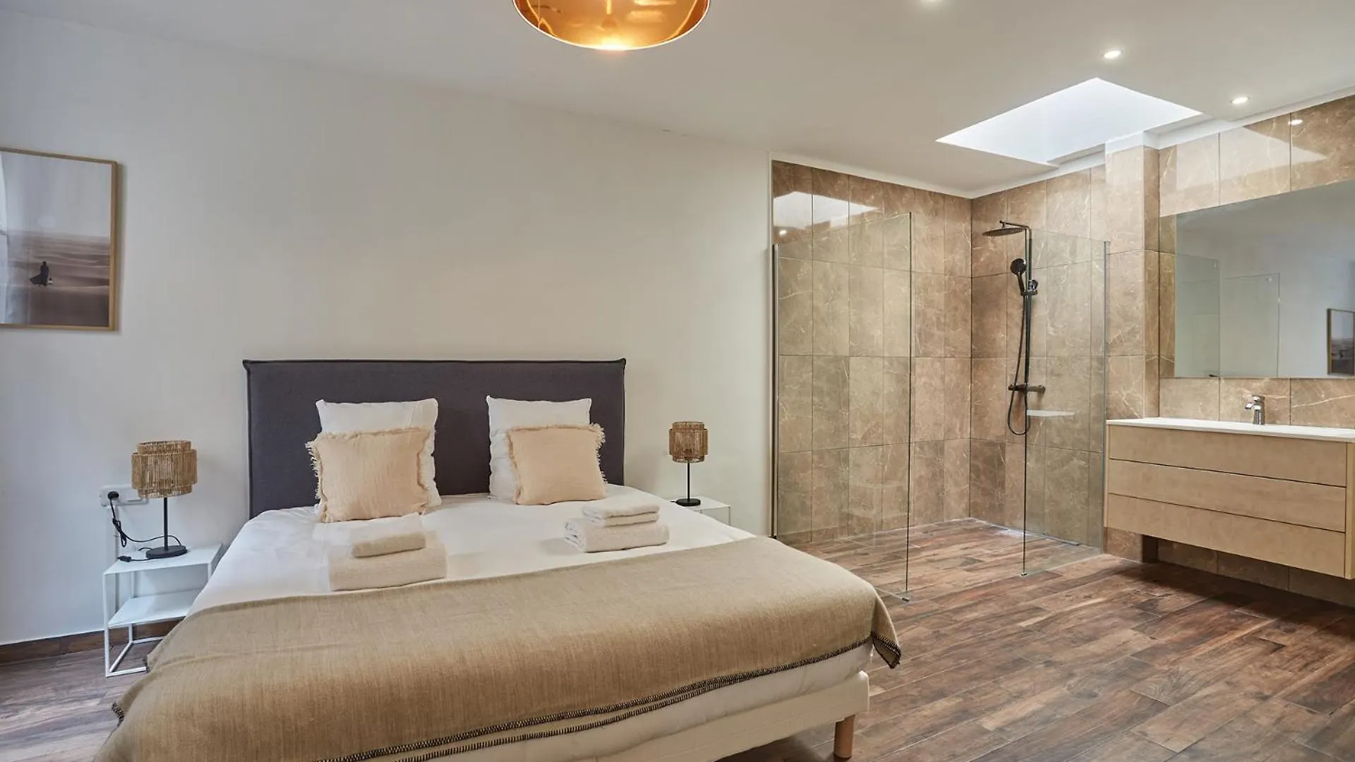 Apartment Center Of Paris Montmartre By Studio Prestige 0*,  Fransa