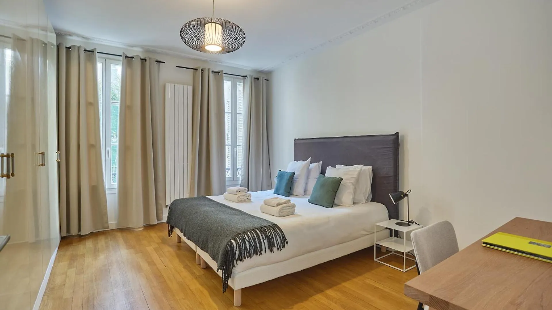 Apartment Center Of Paris Montmartre By Studio Prestige France