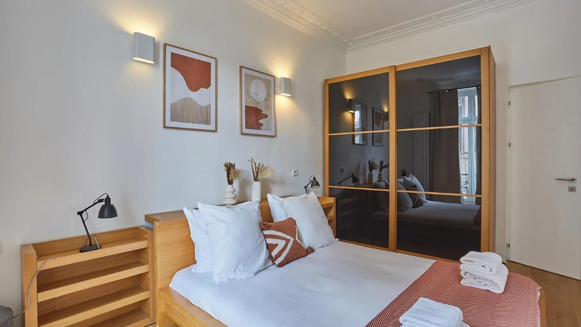 Apartment Center Of Paris Montmartre By Studio Prestige
