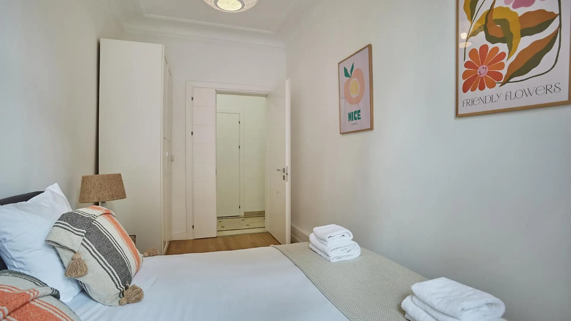 Apartment Center Of Paris Montmartre By Studio Prestige