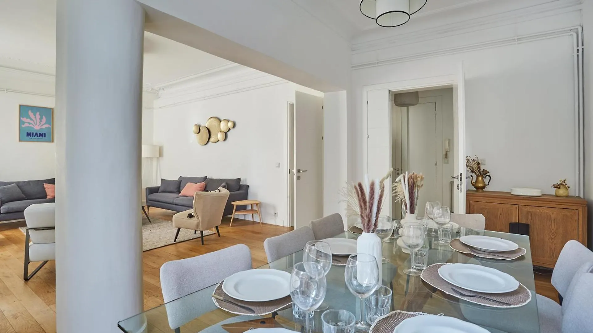 Apartment Center Of Paris Montmartre By Studio Prestige 0*,  Fransa