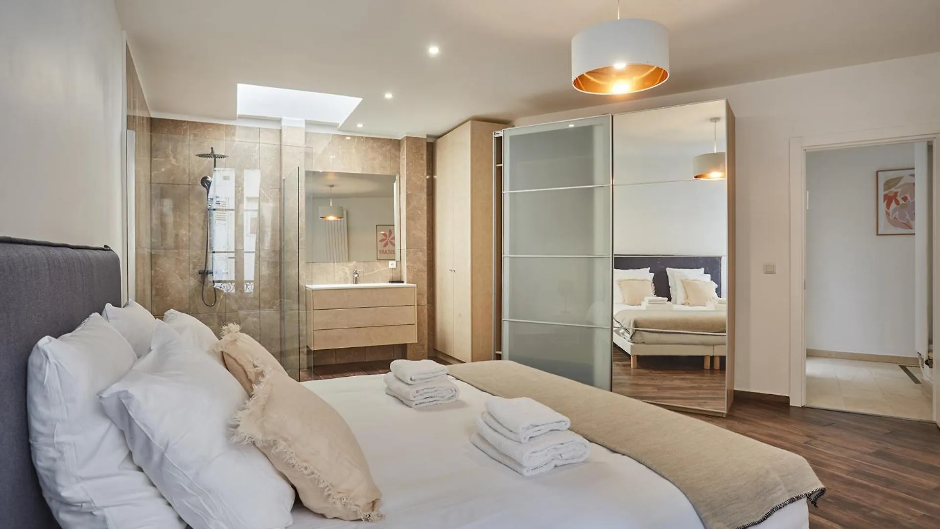 Apartment Center Of Paris Montmartre By Studio Prestige