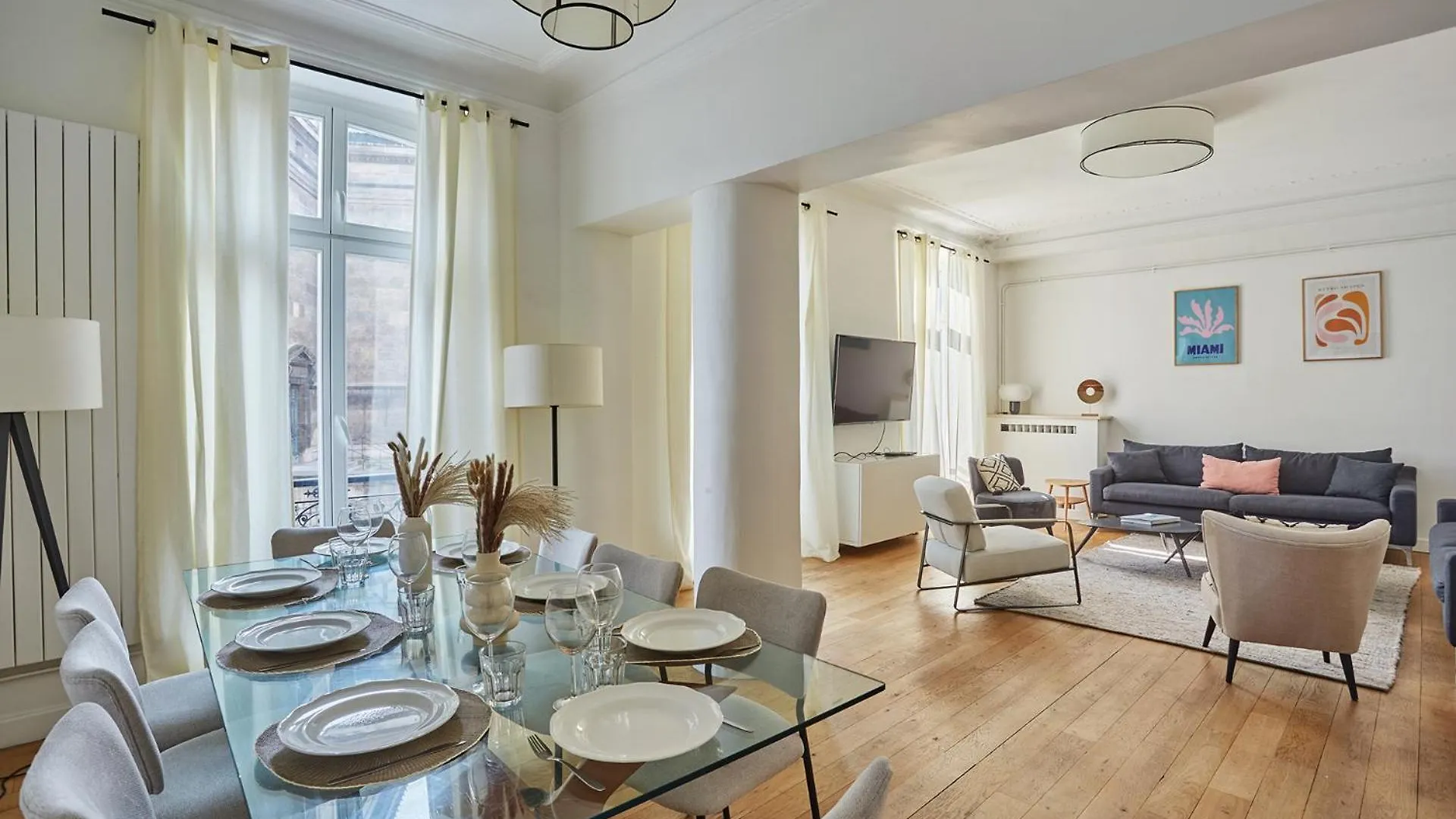 Apartment Center Of Paris Montmartre By Studio Prestige France