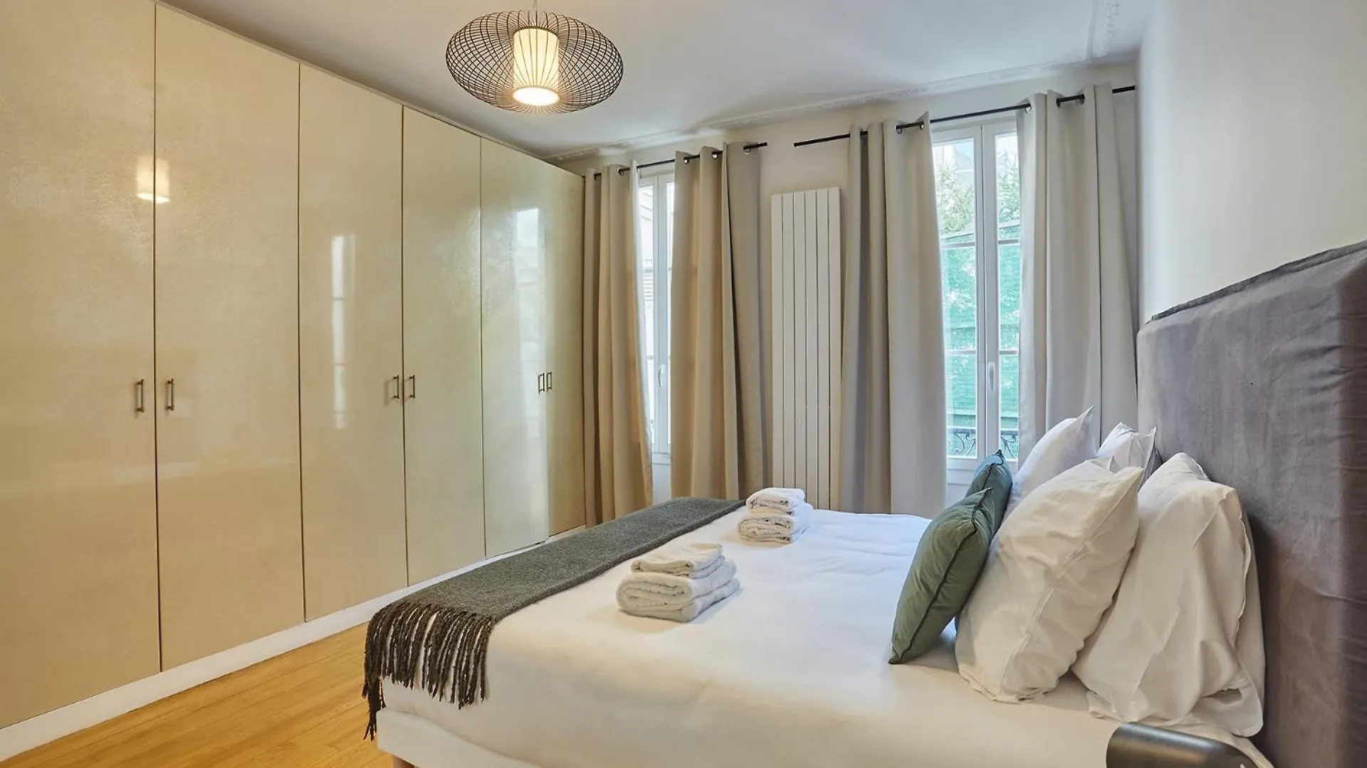 Apartment Center Of Paris Montmartre By Studio Prestige
