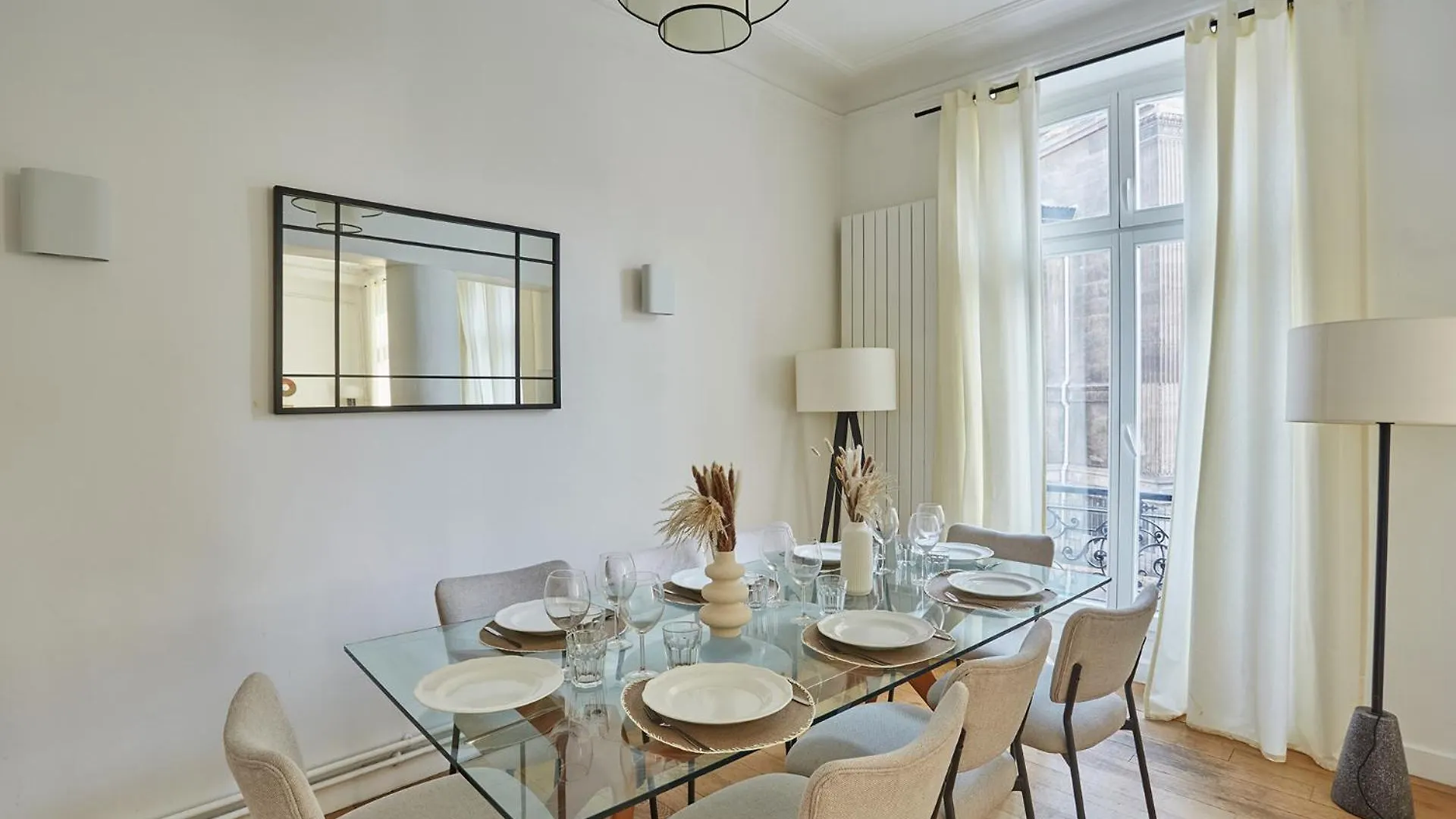Apartment Center Of Paris Montmartre By Studio Prestige France